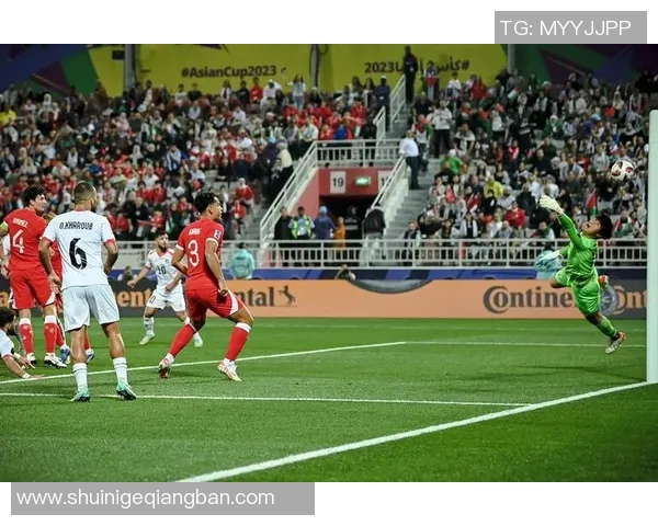 探寻足球界的璀璨星辰揭晓2号球衣背后的明星球员们