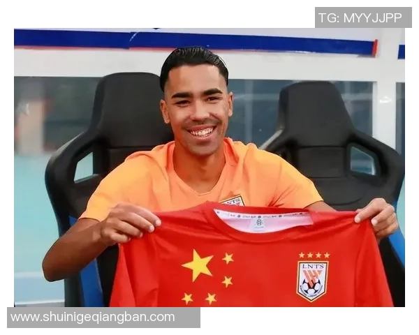 哪个足球明星惊艳现身河口引发球迷热议和关注