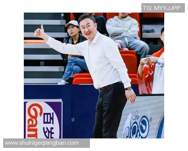 足球明星深情回忆恩师教诲感恩之情溢于言表的动人瞬间